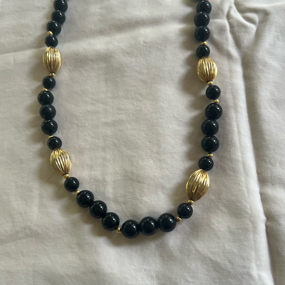 Vintage black and gold bead necklace - Picture 5 of 8